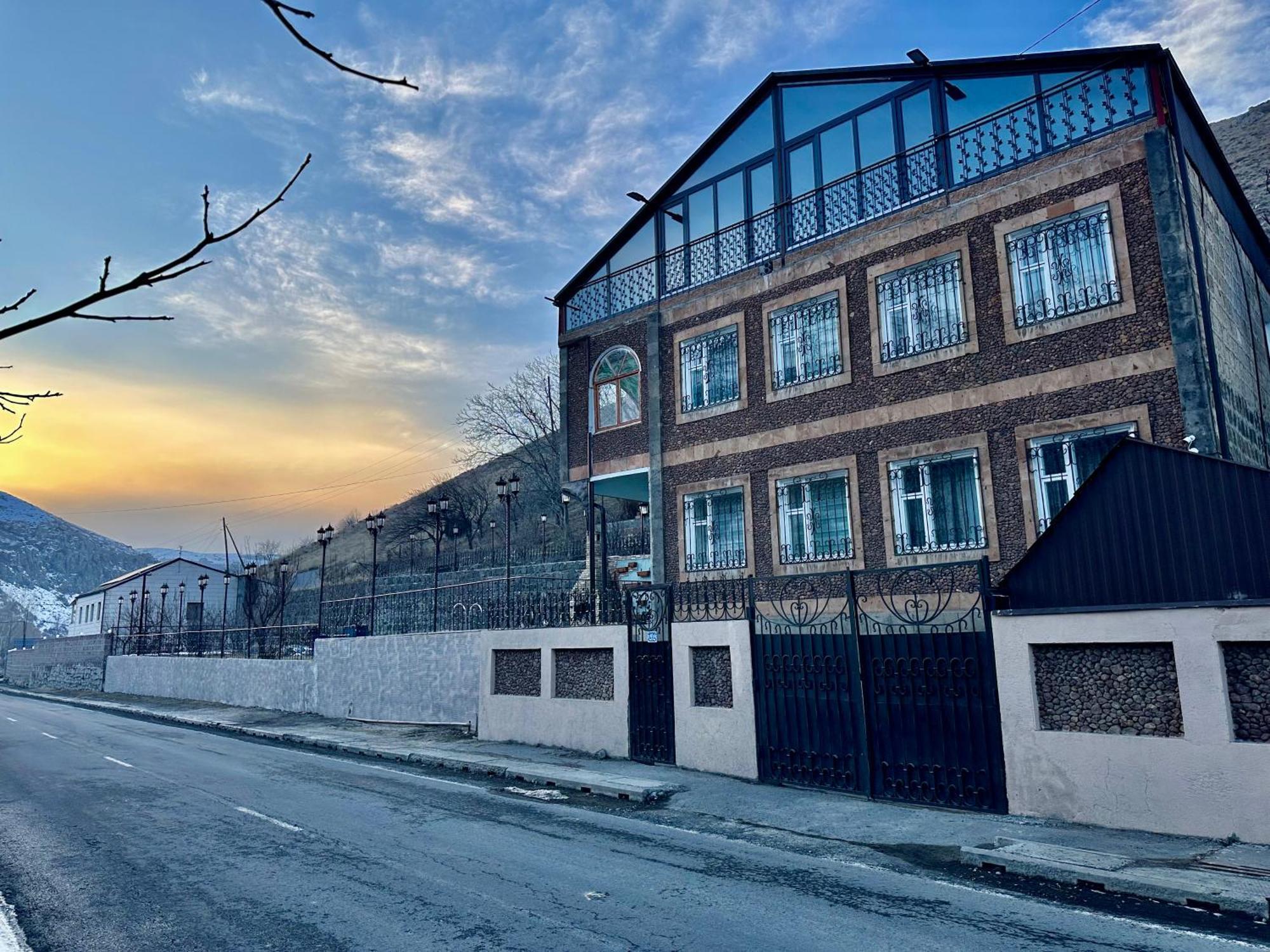 Tadevosyan Guest House Bjni Екстериор снимка